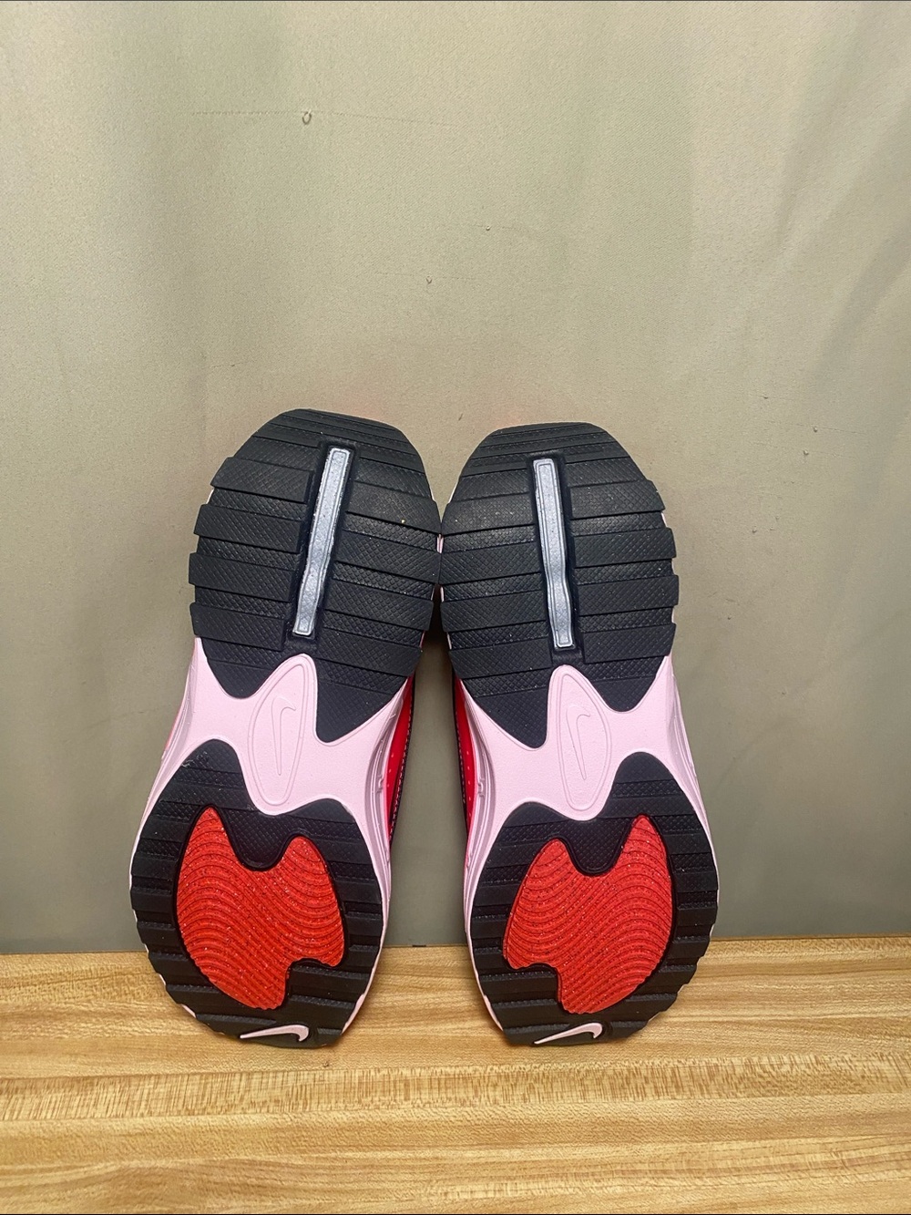 Nike Air Max Bliss Next Nature Laser Pink Solar Red Black Running Shoes Womens 8 - Picture 5 of 7
